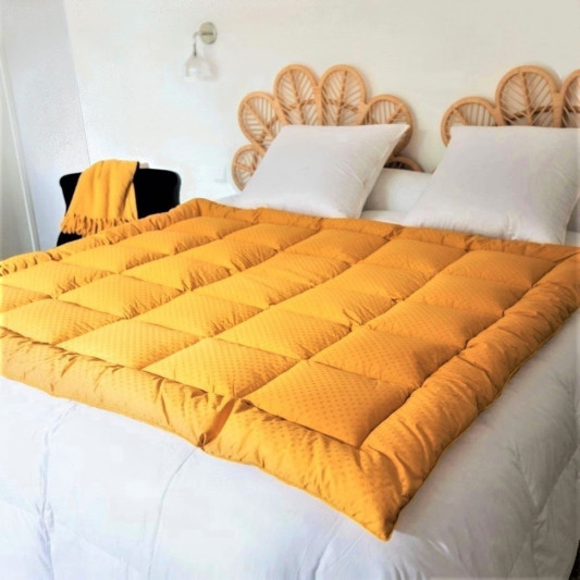 édredon piqué carrés duvet or