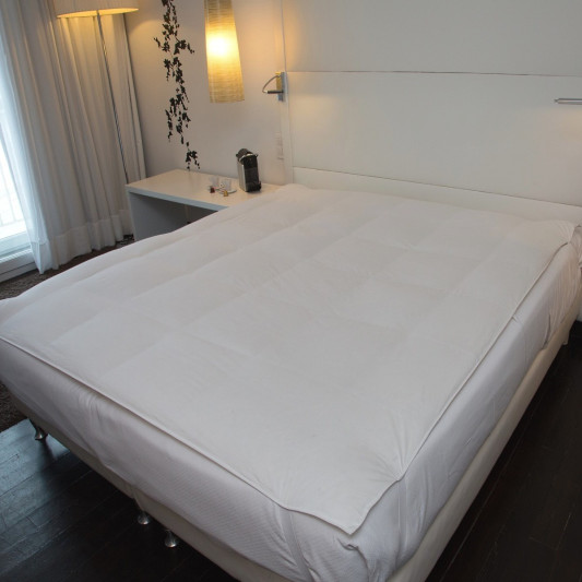 Surmatelas king size canard