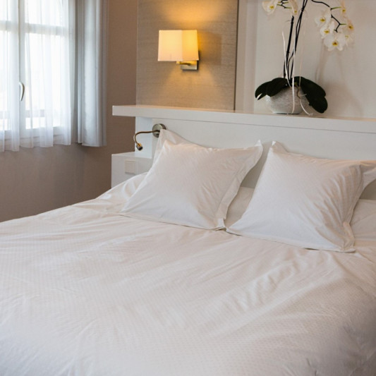 Housse de couette blanche...
