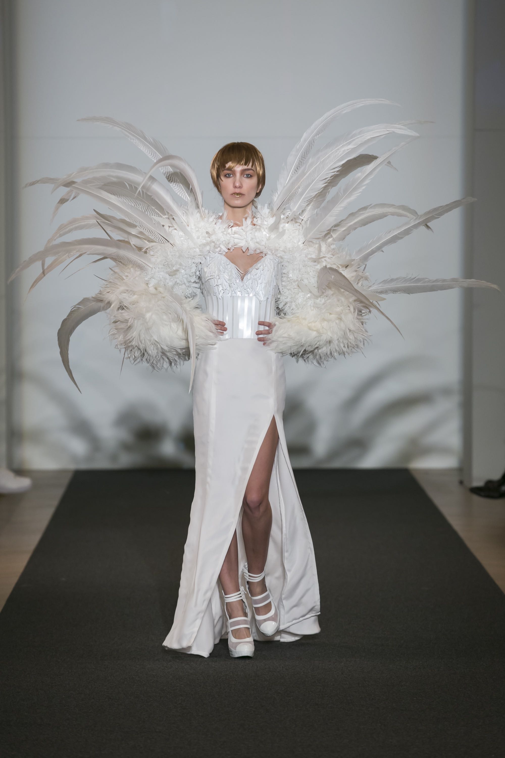 Robe en plumes On aura tout vu
