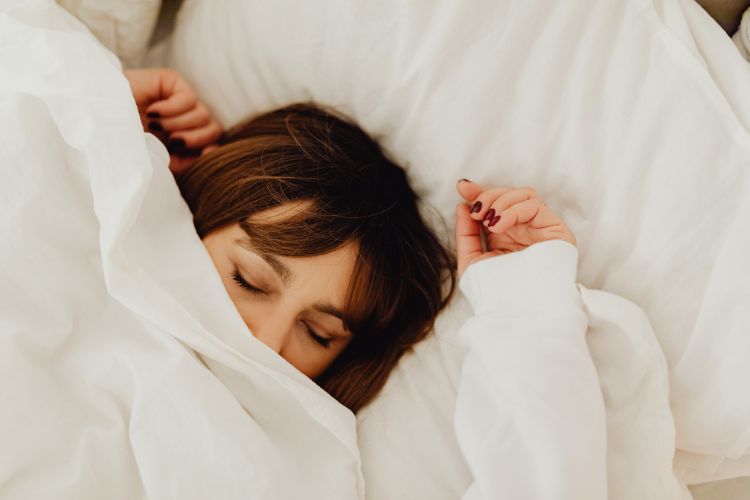 couette légère sur le corps