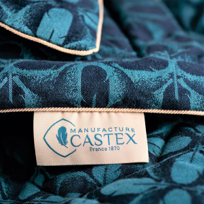 La plume dans le logo et le tissu Castex 150 ans