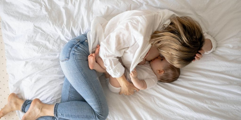 Comment bien dormir quand on allaite ?