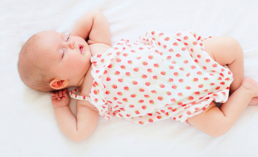 Comment gérer la sieste de bébé pendant les vacances ?